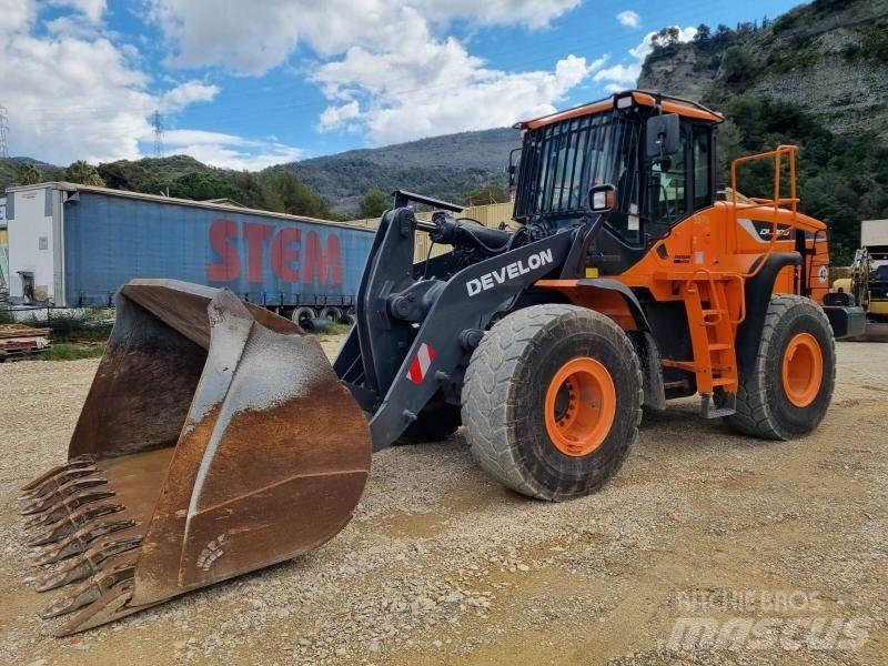 Doosan DL300 Gumikerekes homlokrakodók