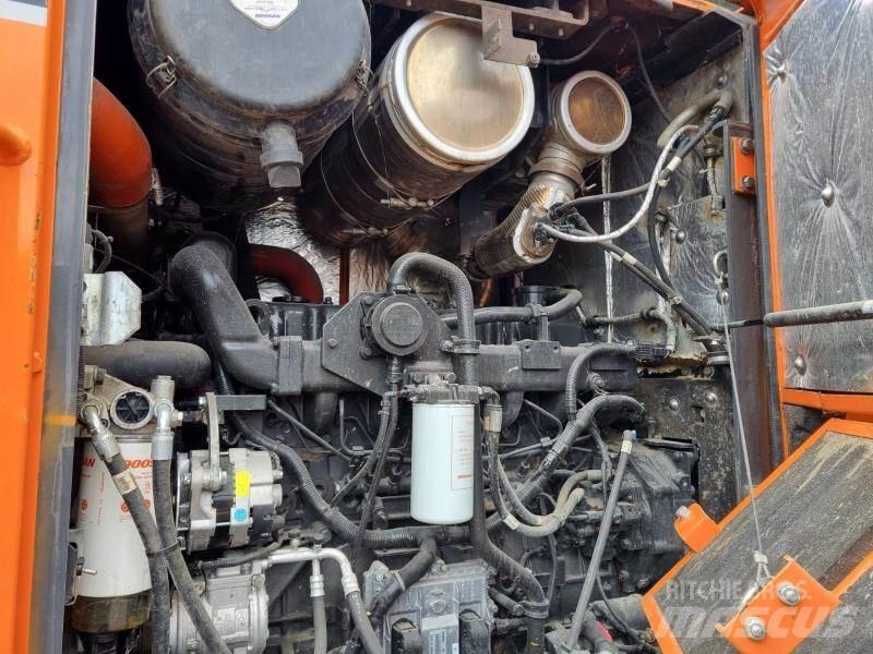 Doosan DL300 Gumikerekes homlokrakodók