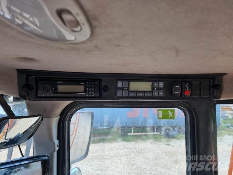 Doosan DL300 Gumikerekes homlokrakodók