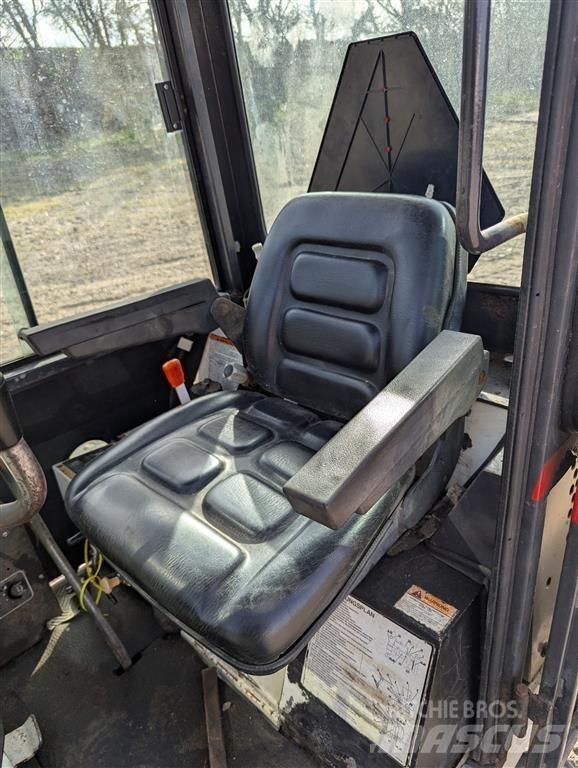 Bobcat X220 Mini kotrók < 7t