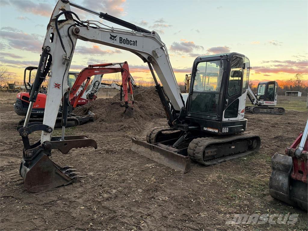 Bobcat E60 Lánctalpas kotrók