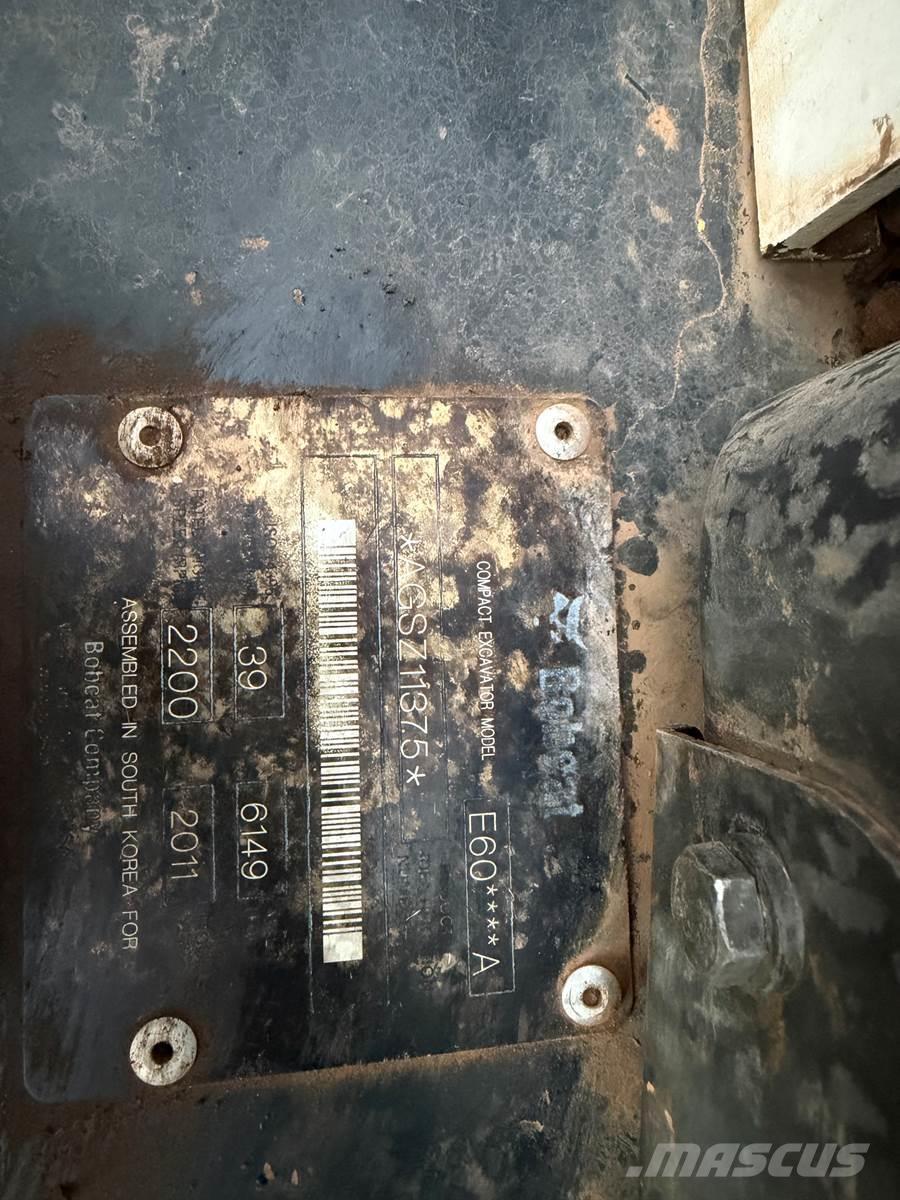 Bobcat E60 Lánctalpas kotrók