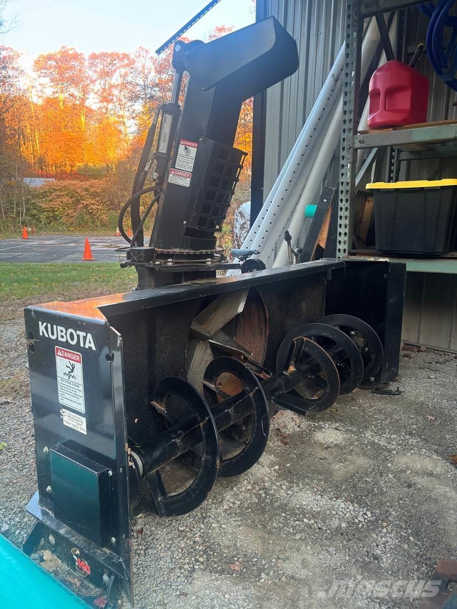 CASE 321F Gumikerekes homlokrakodók