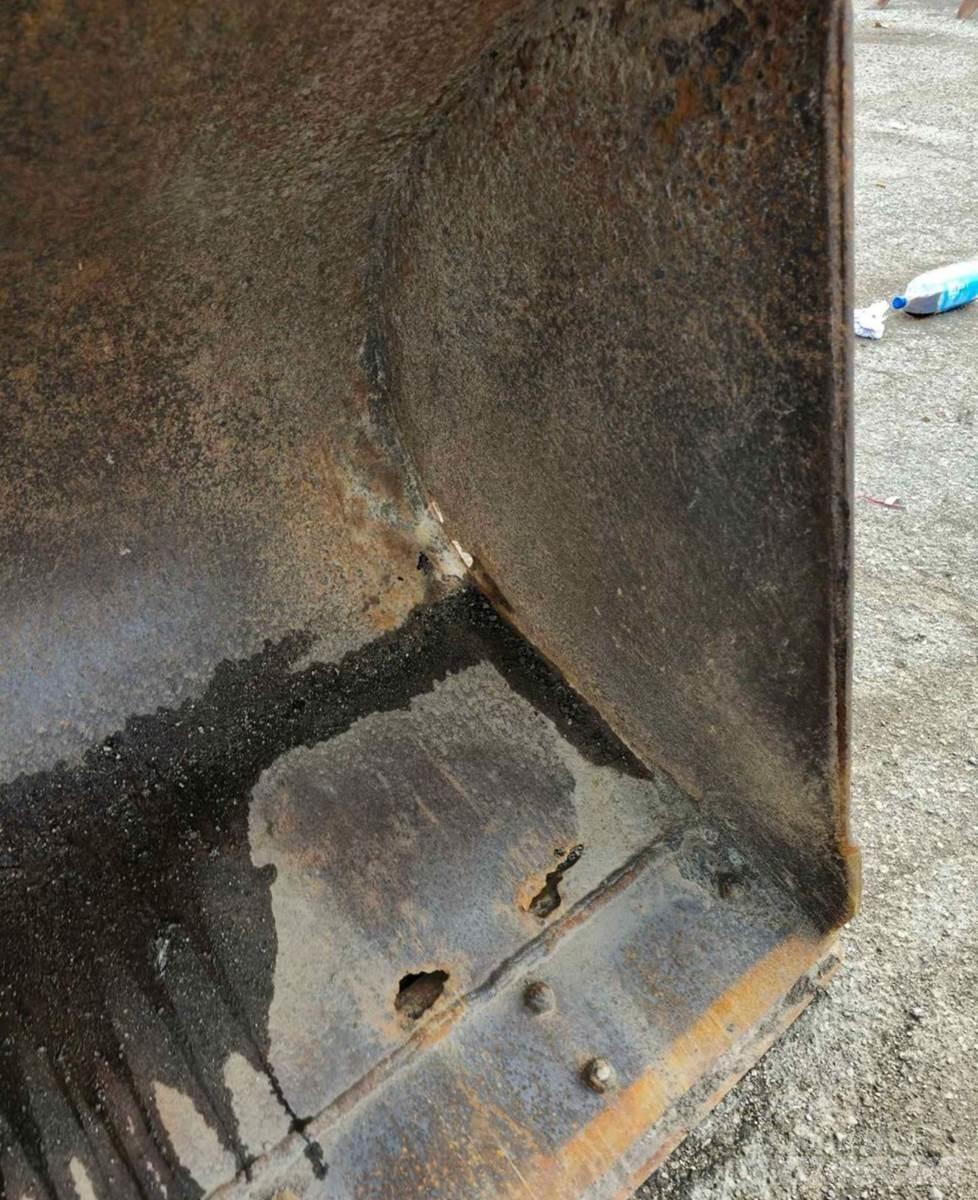 CASE 621B Gumikerekes homlokrakodók