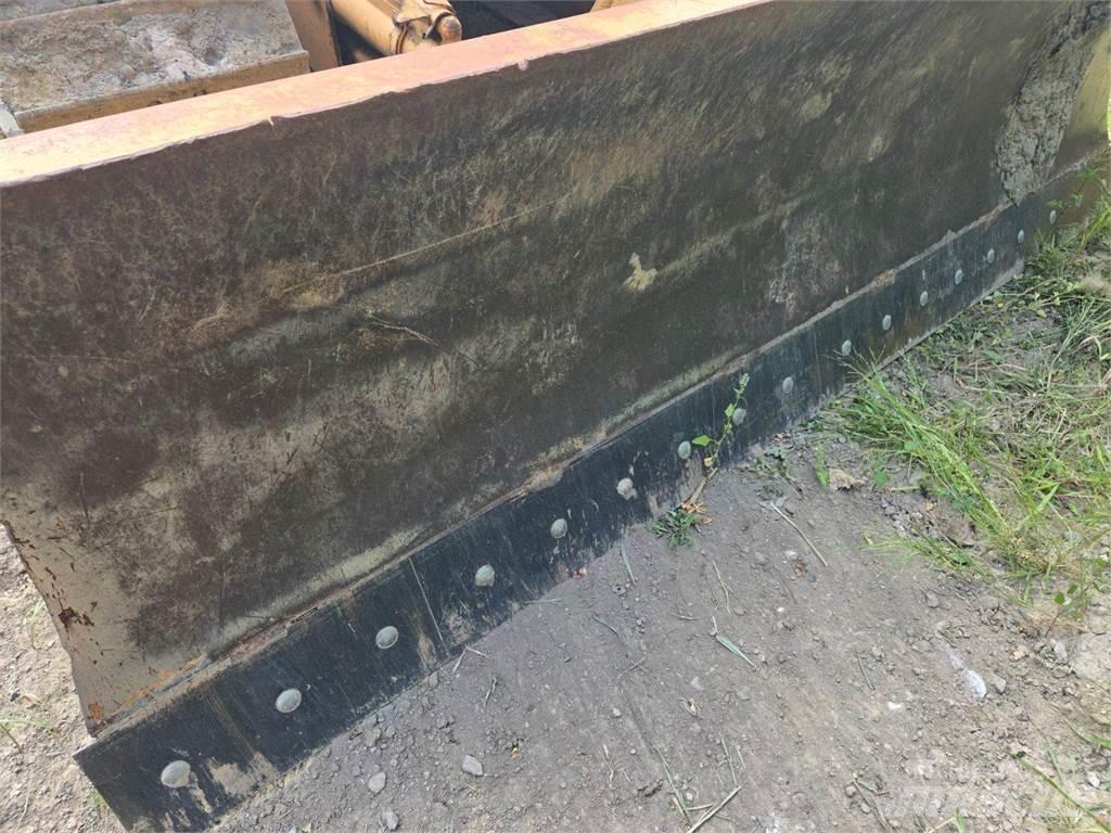 CASE 650L lánctalpas dózerek