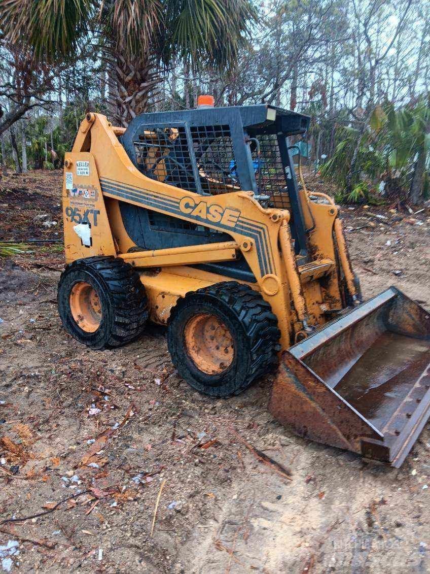 CASE 95XT Kompaktrakodók