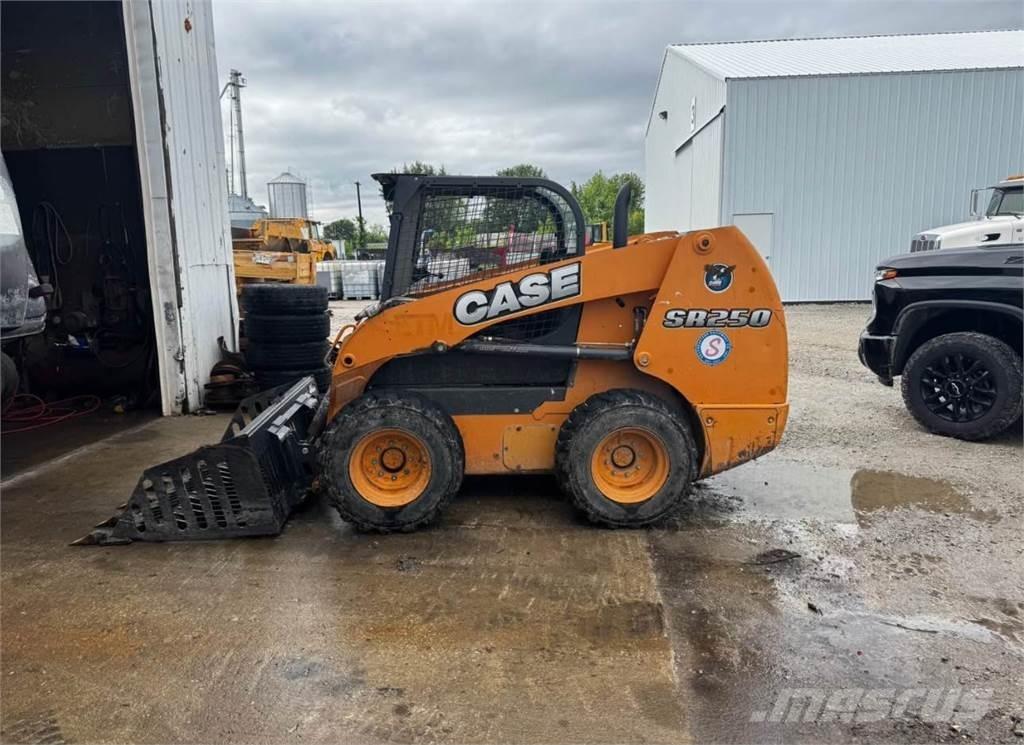 CASE SR270 Kompaktrakodók