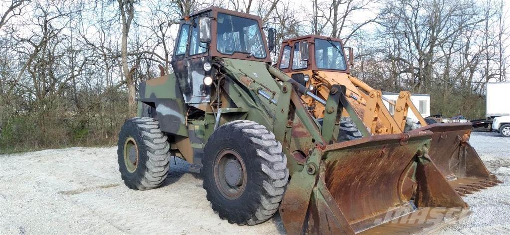 CASE W24 Gumikerekes homlokrakodók