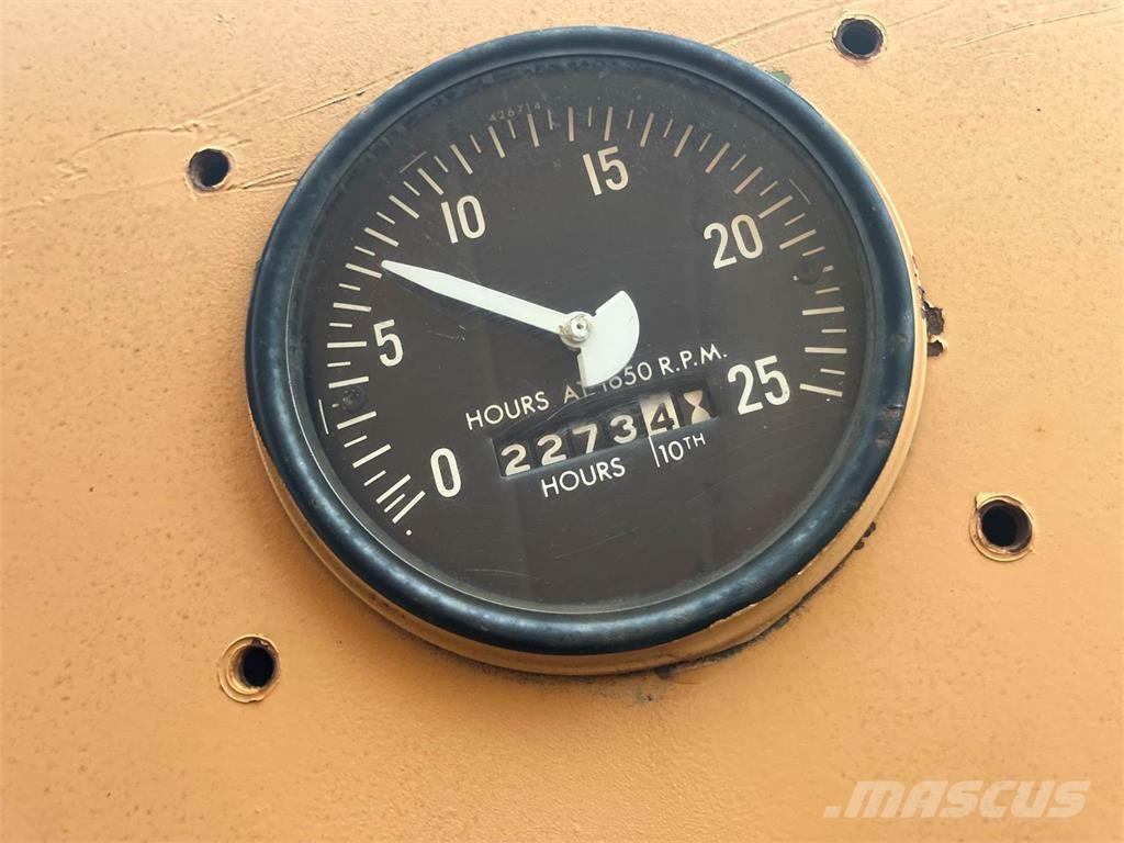 CASE W24 Gumikerekes homlokrakodók