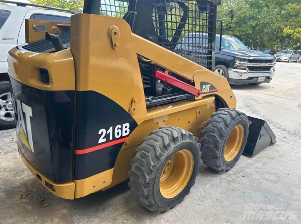CAT 216B Kompaktrakodók