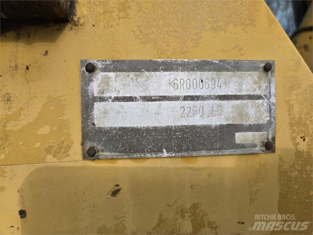 CAT 225D Lánctalpas kotrók