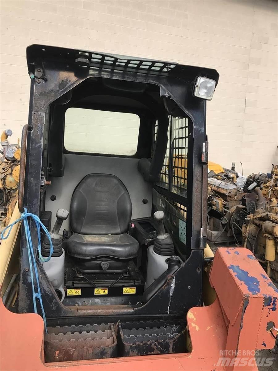 CAT 226B Kompaktrakodók