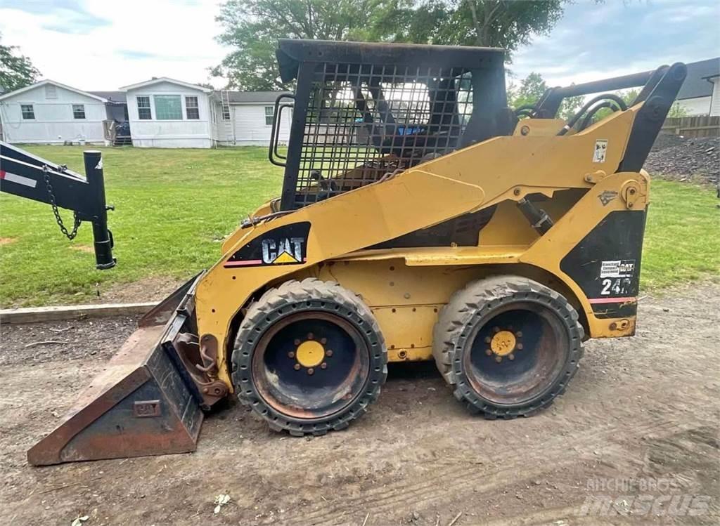 CAT 242 Kompaktrakodók