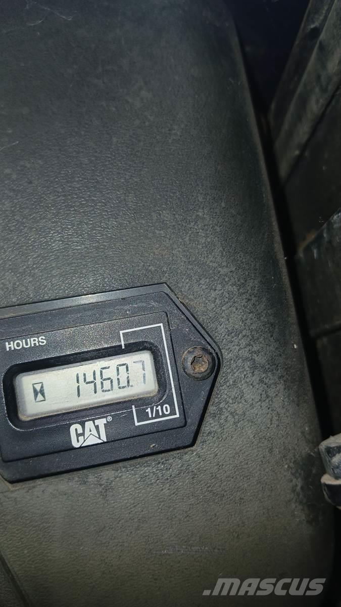 CAT 242 Kompaktrakodók