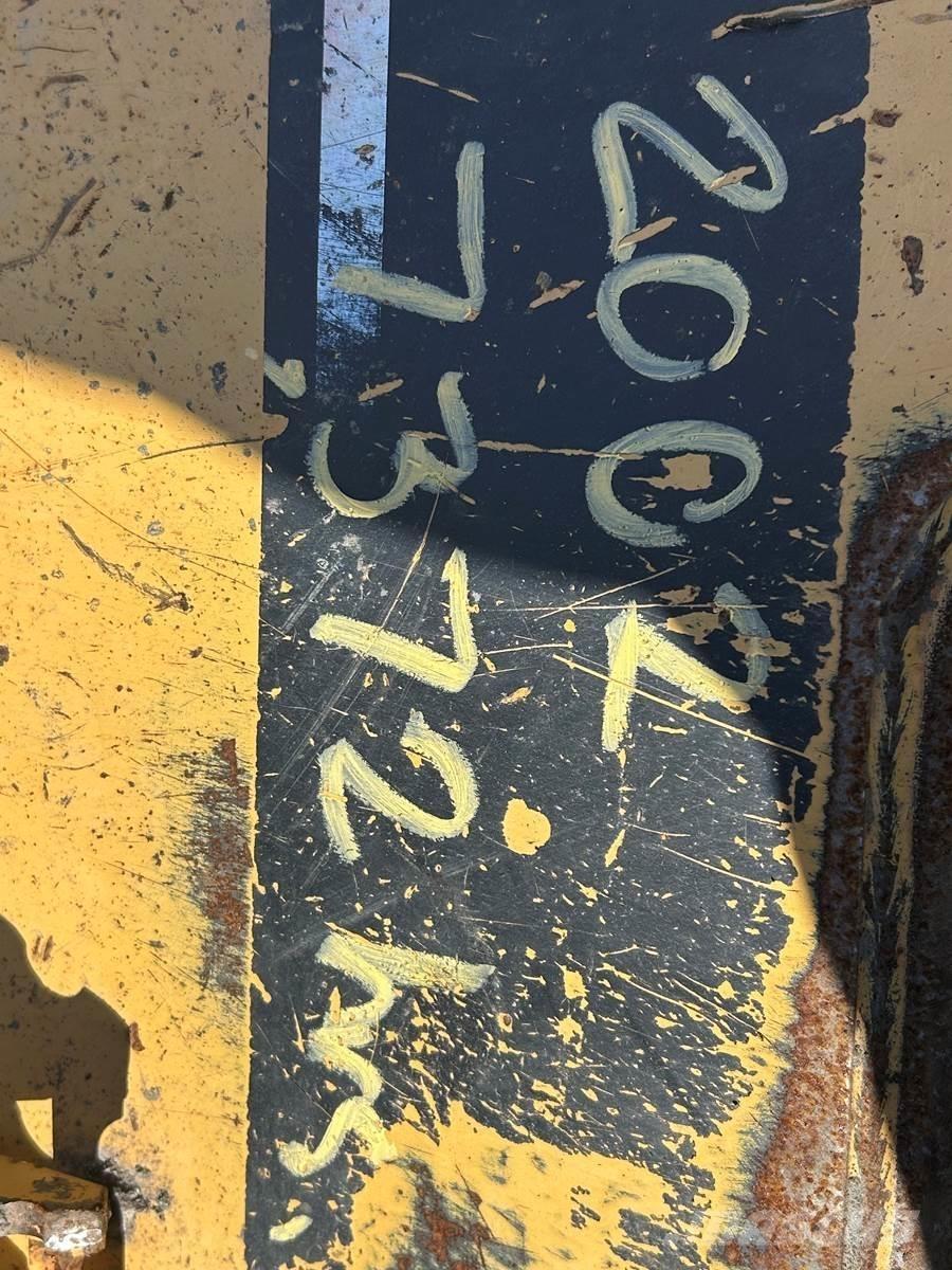 CAT 246B Kompaktrakodók