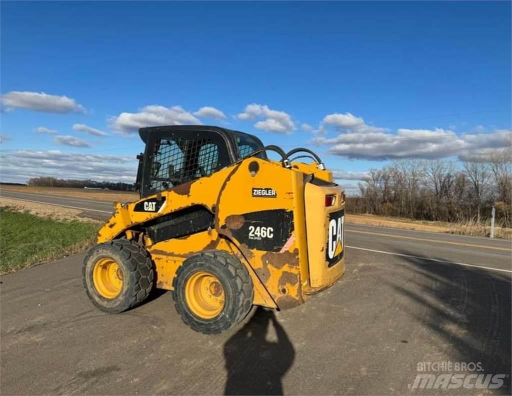 CAT 246C Kompaktrakodók