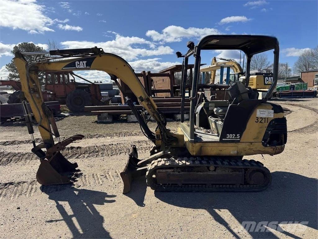 CAT 302.5 Mini kotrók < 7t