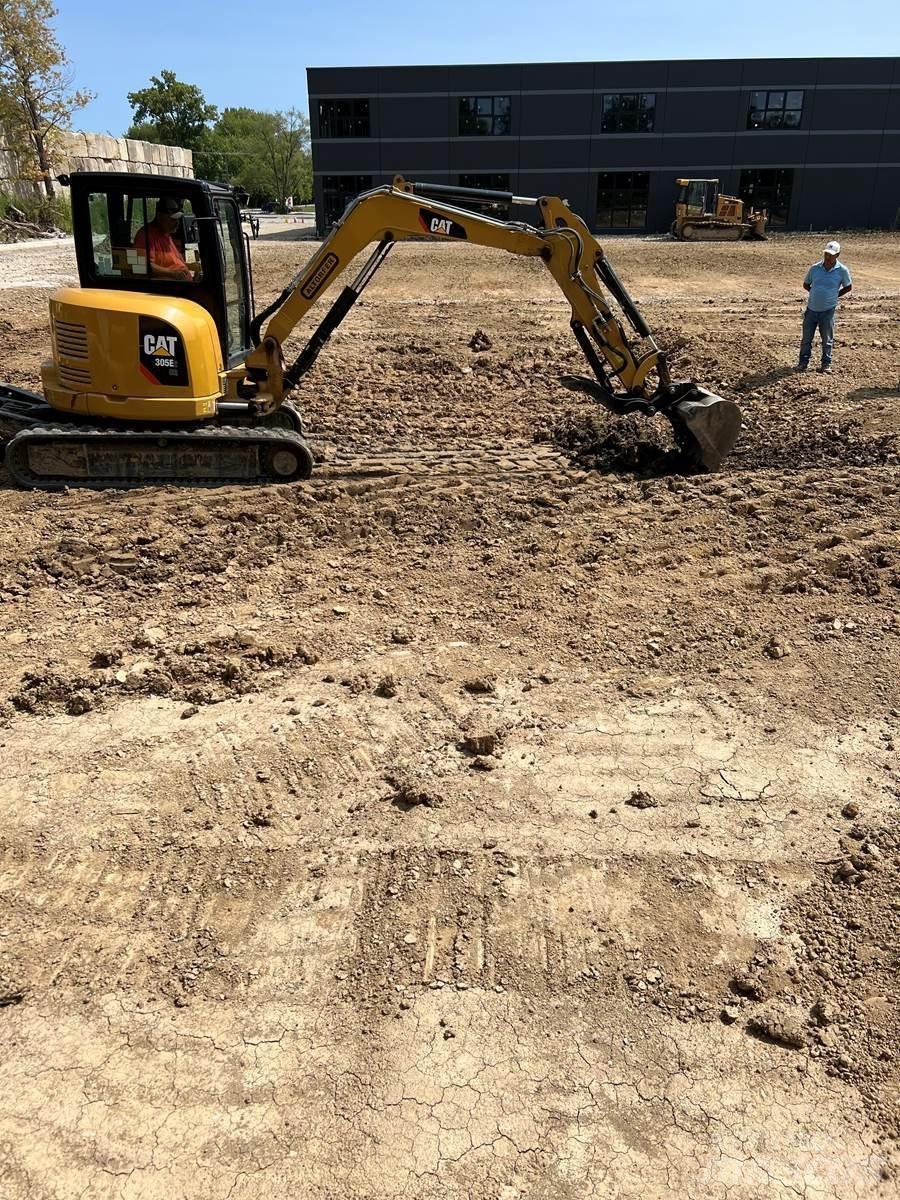 CAT 305 Mini kotrók < 7t