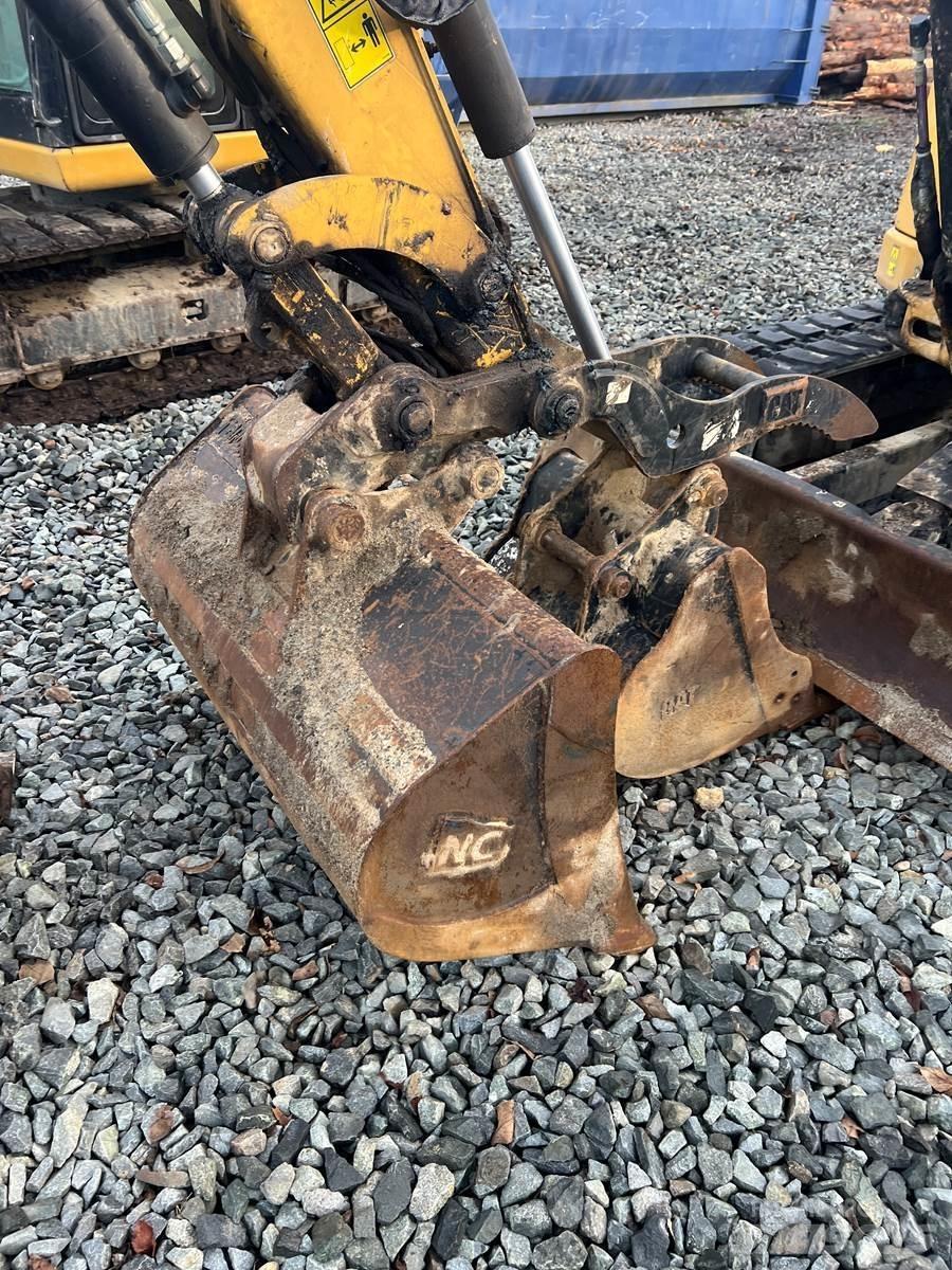 CAT 305 Mini kotrók < 7t