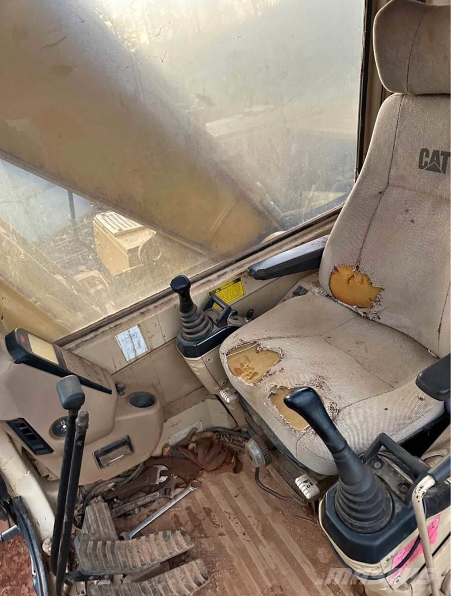 CAT 320BL Lánctalpas kotrók