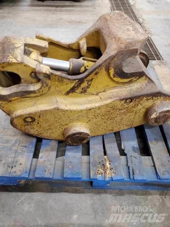 CAT 320DL Gyors csatlakozók