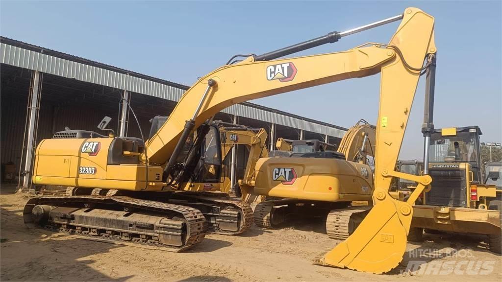 CAT 323D3 Lánctalpas kotrók
