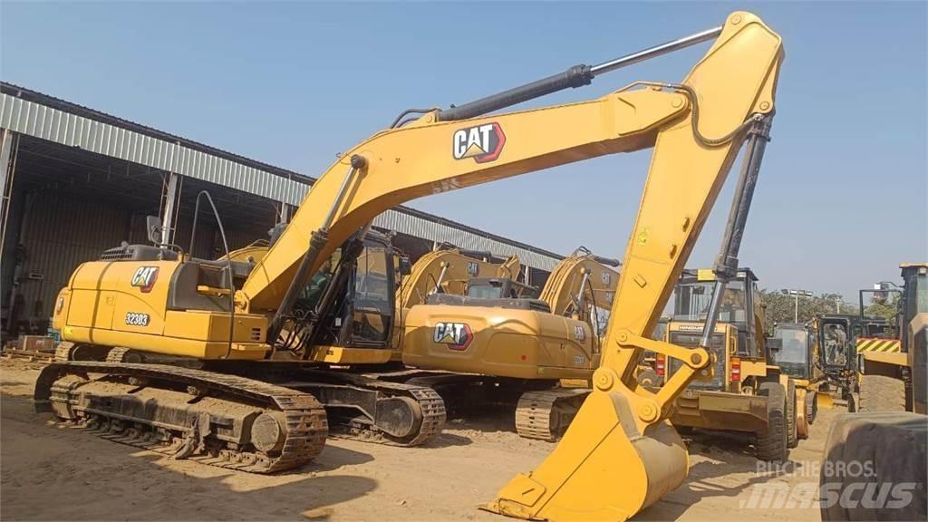 CAT 323D3 Lánctalpas kotrók
