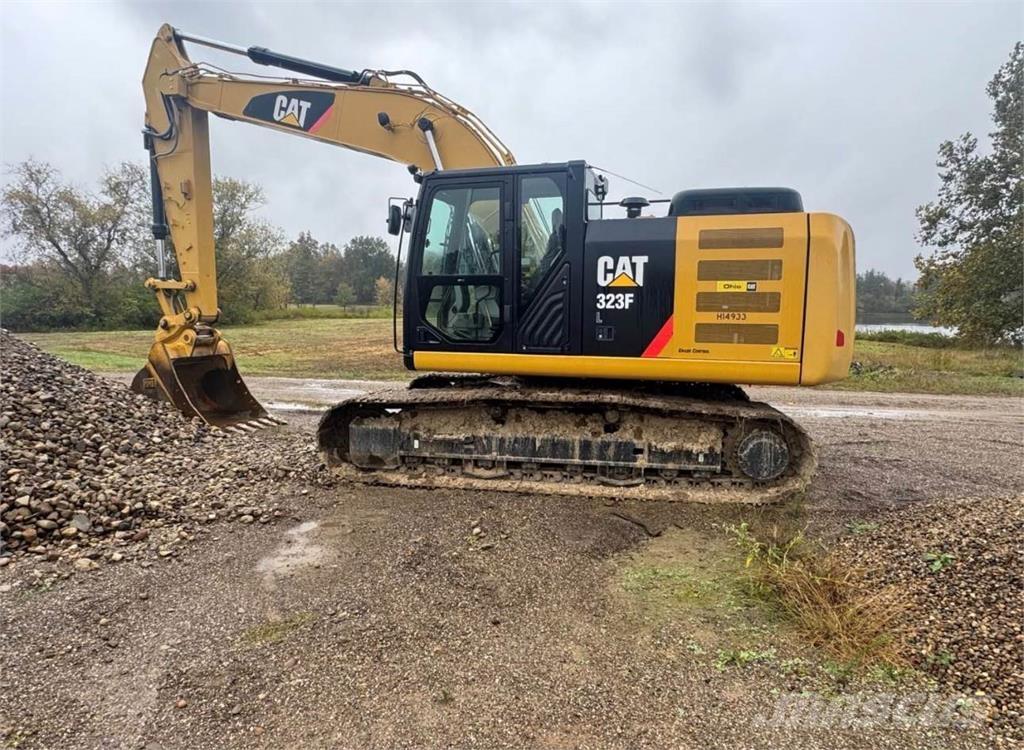 CAT 323FL Lánctalpas kotrók