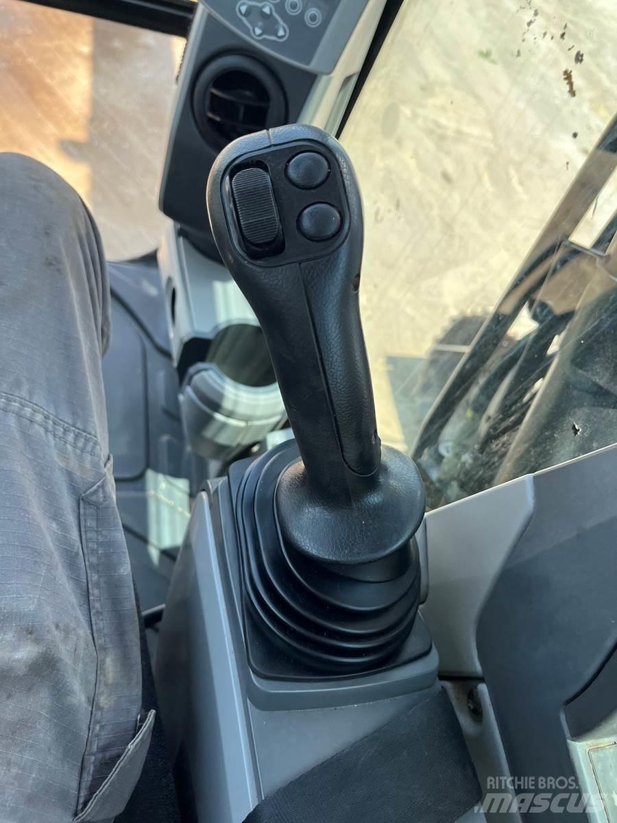 CAT 325FL Lánctalpas kotrók