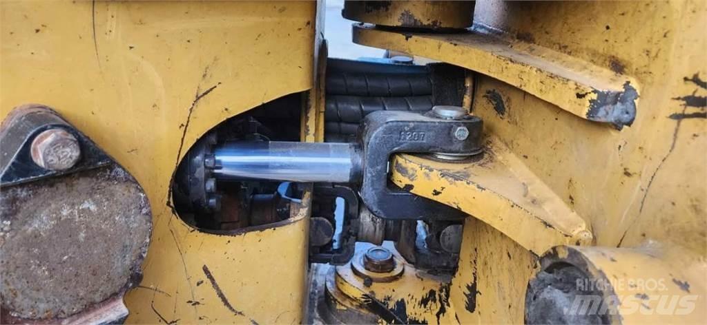 CAT 553C Döntő-rakásolók