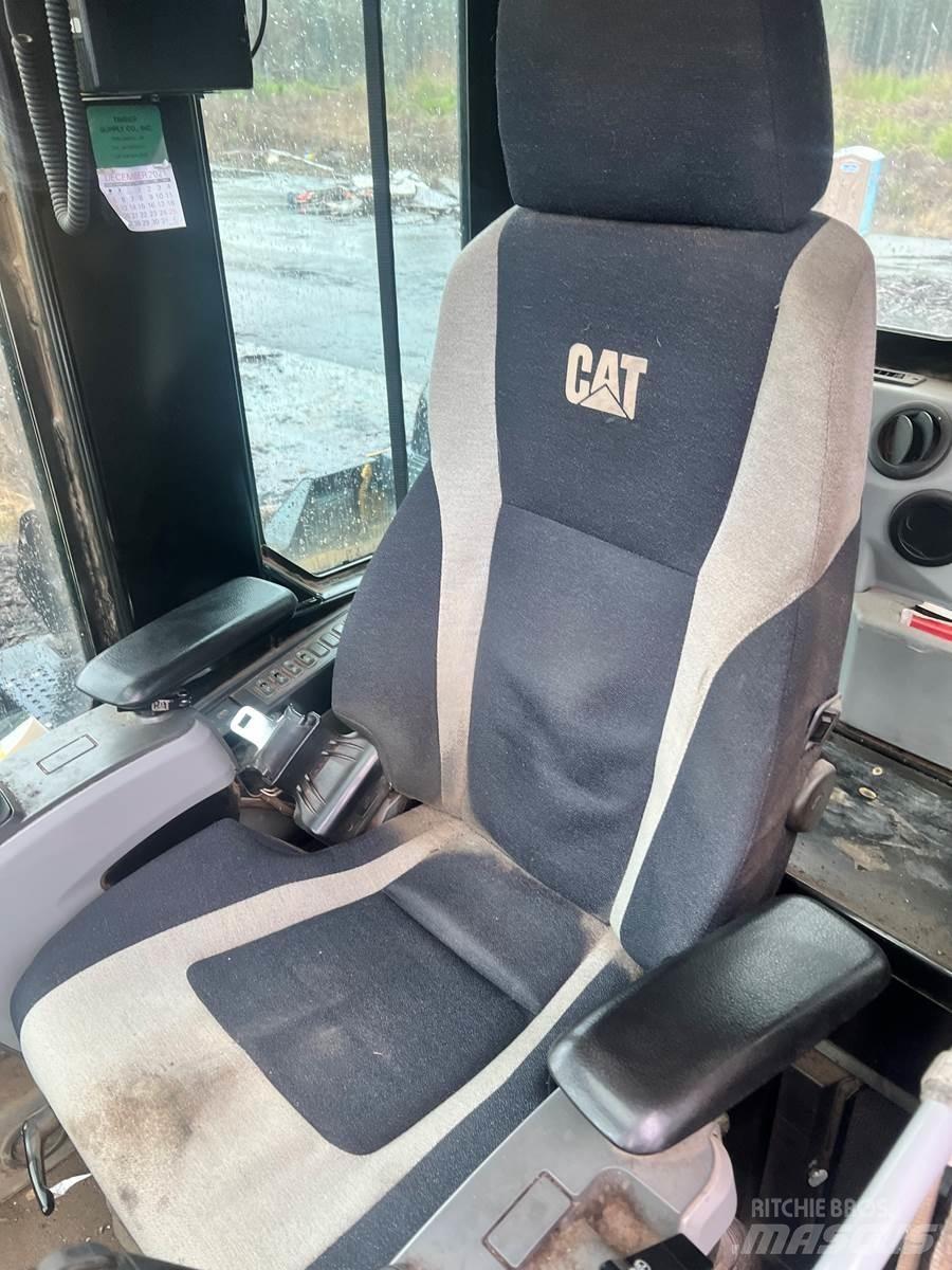 CAT 558LL Átrakógépek