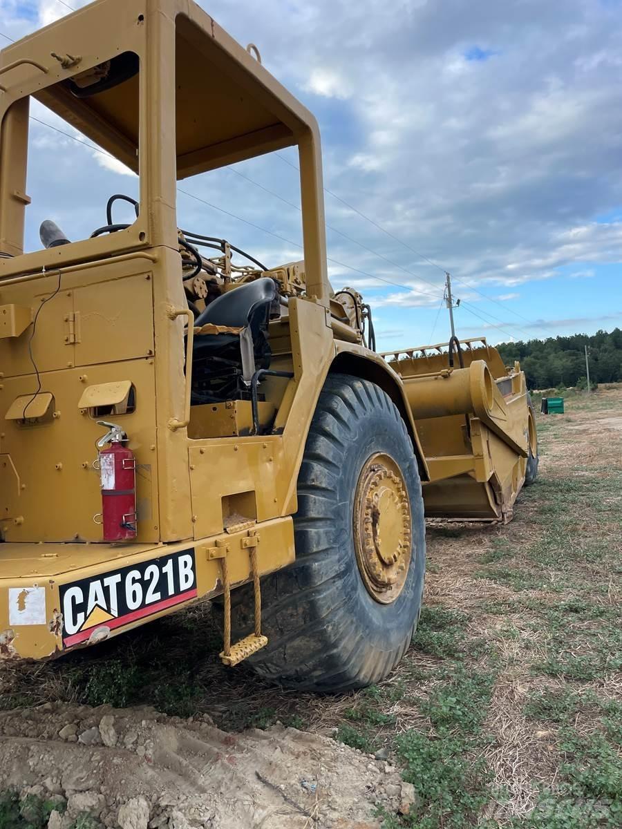 CAT 621B Földnyesők (szkréperek)