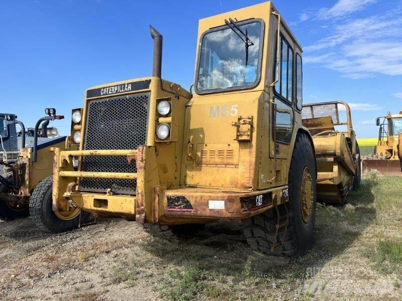 CAT 621E Földnyesők (szkréperek)