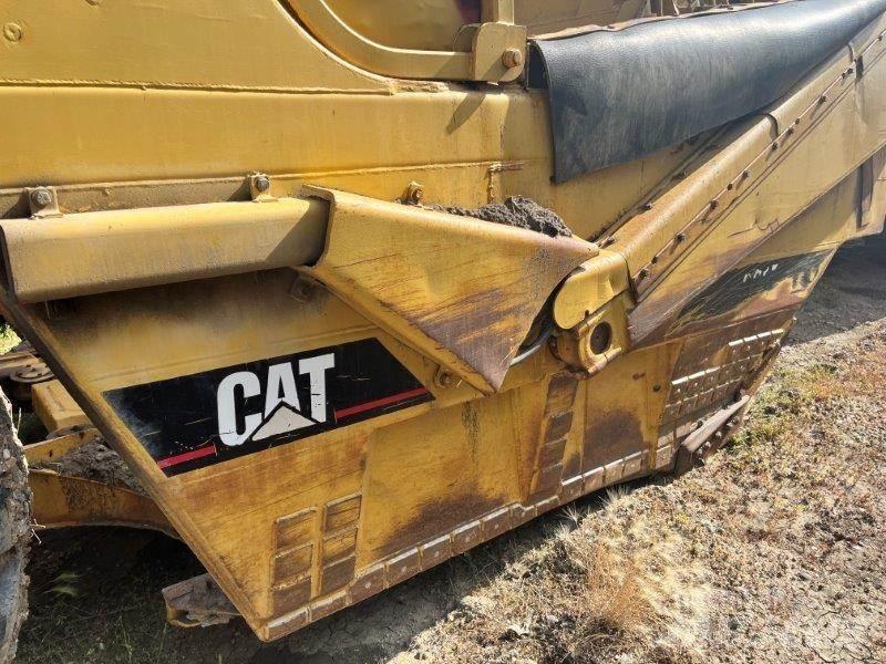 CAT 621E Földnyesők (szkréperek)