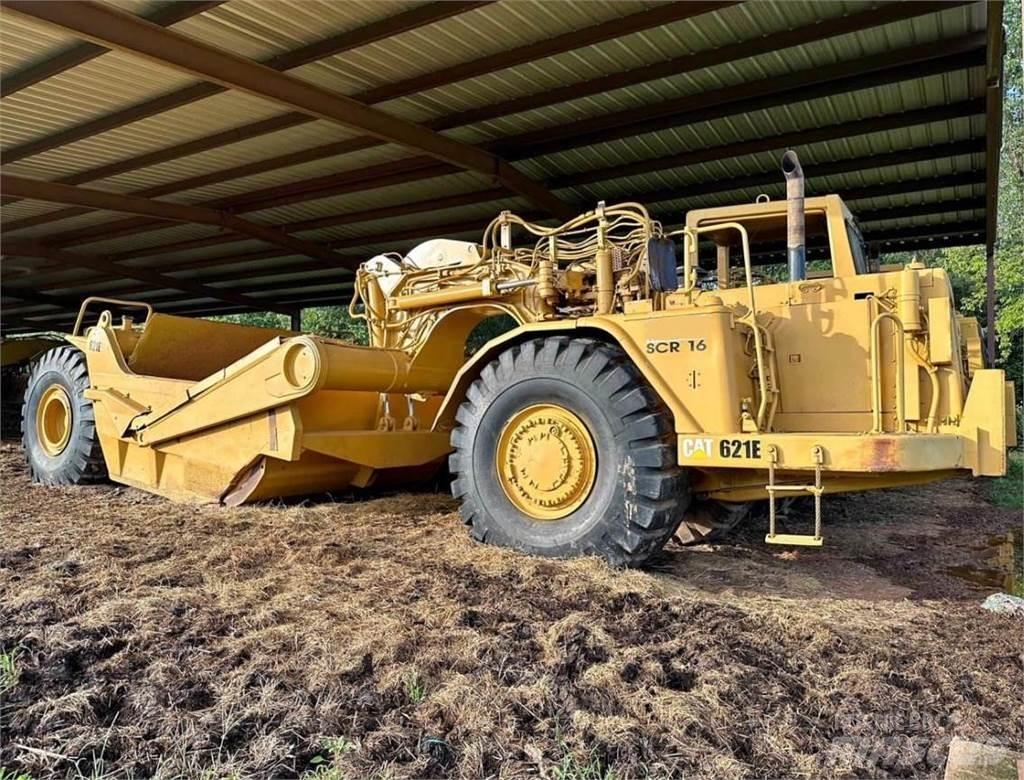 CAT 621E Földnyesők (szkréperek)
