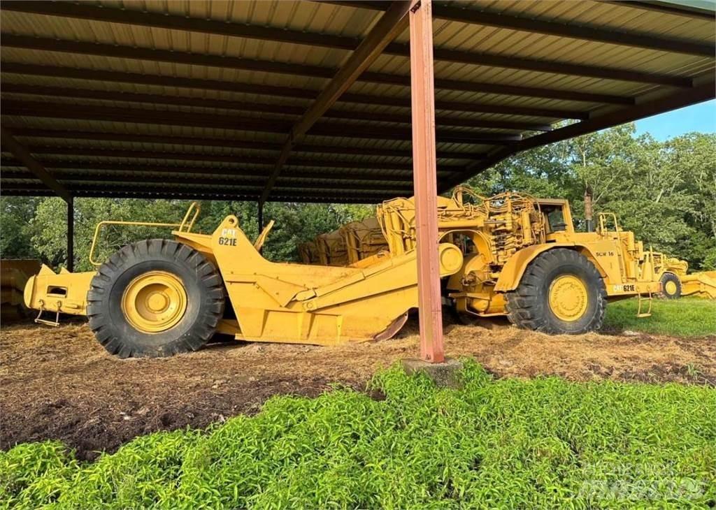 CAT 621E Földnyesők (szkréperek)