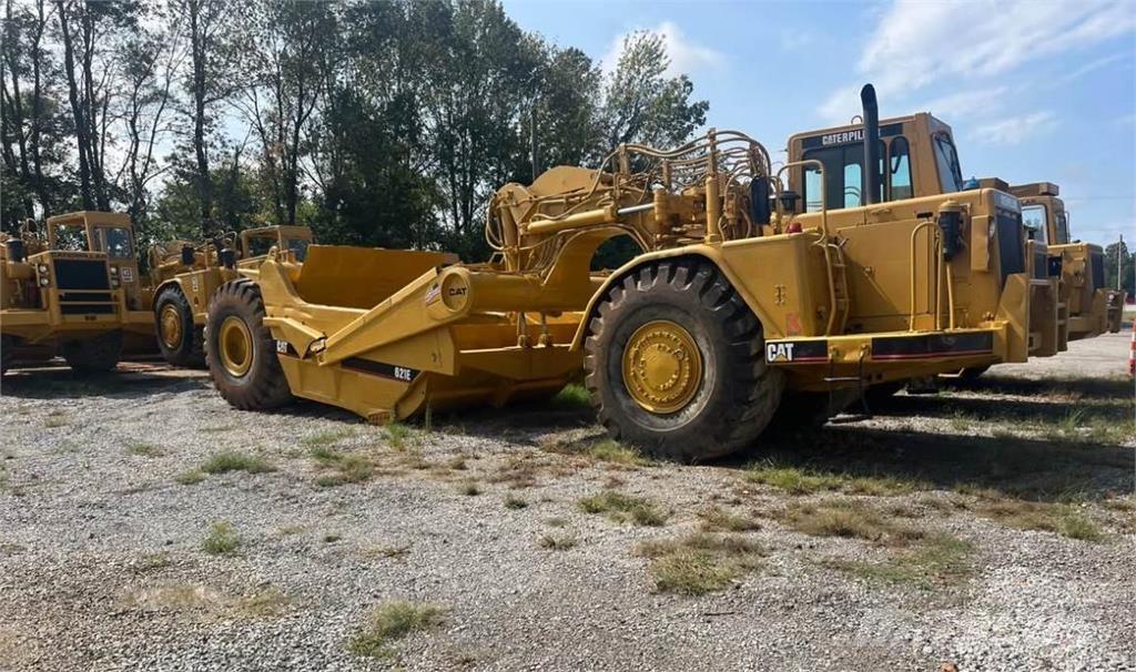CAT 621E Földnyesők (szkréperek)