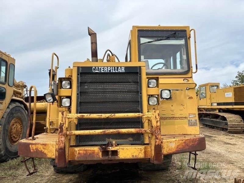 CAT 621F Földnyesők (szkréperek)