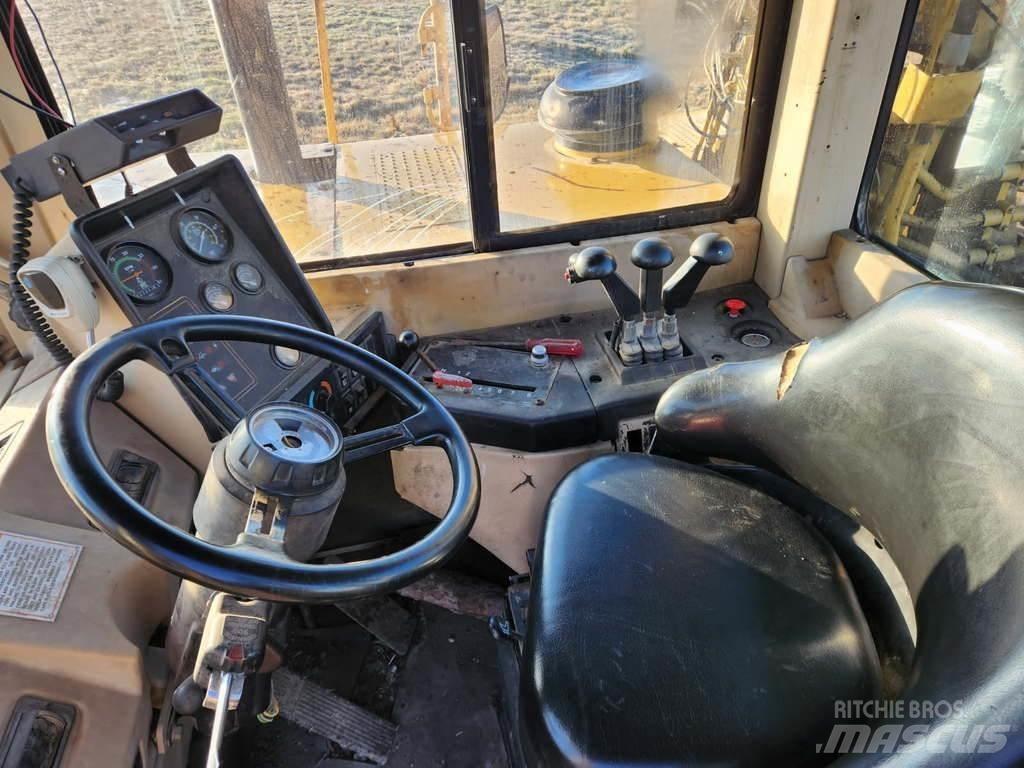 CAT 621F Földnyesők (szkréperek)