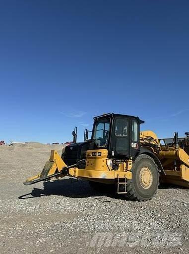 CAT 627 Földnyesők (szkréperek)