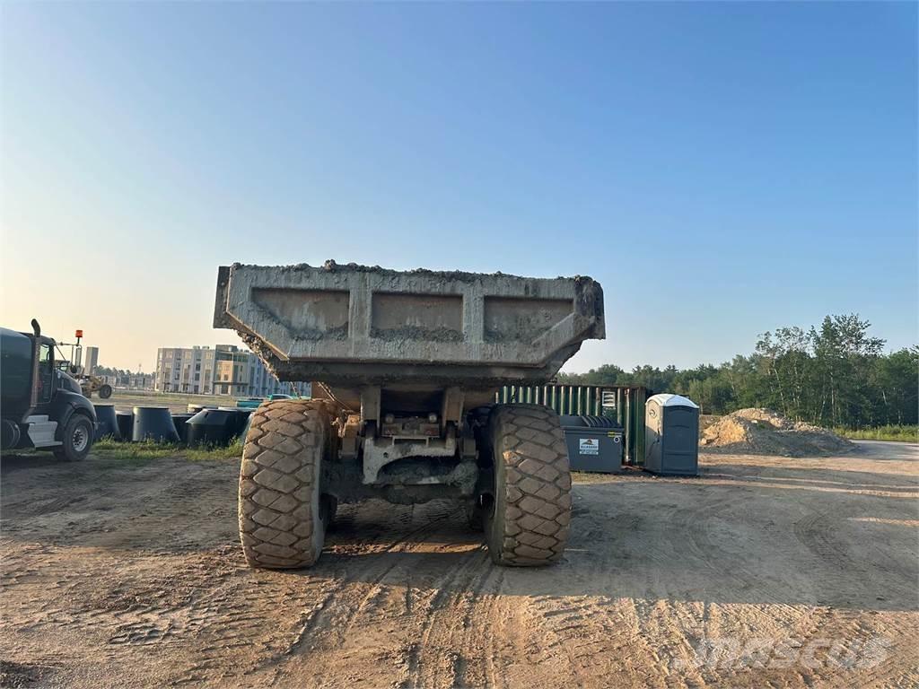 CAT 740 Csuklósdömperek