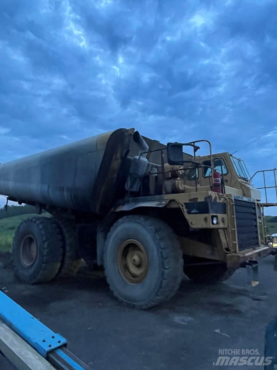 CAT 773B Tartályos teherautók