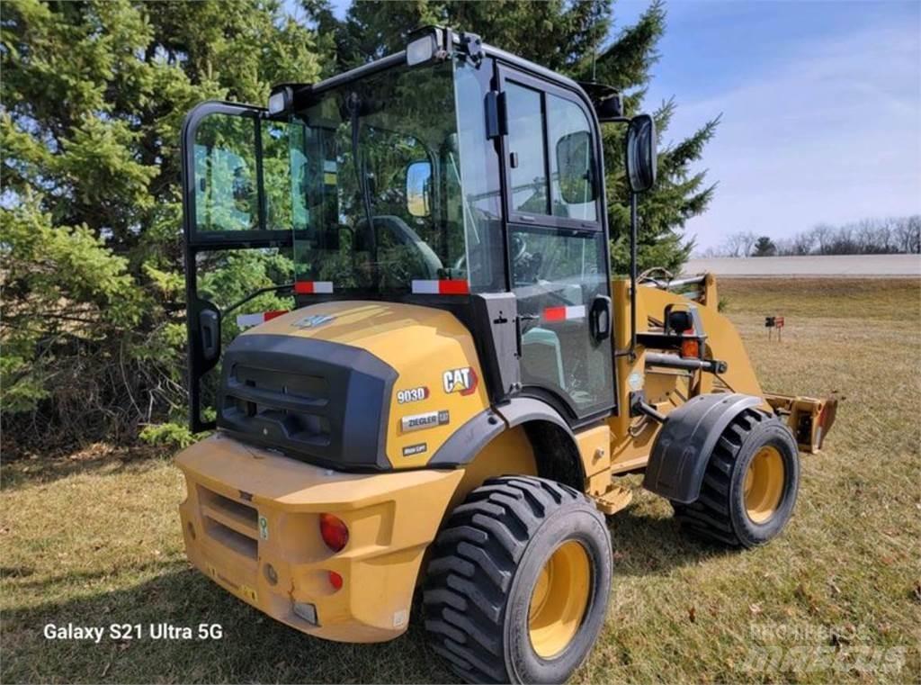 CAT 903D Gumikerekes homlokrakodók
