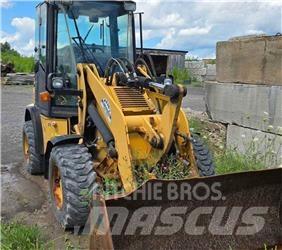 CAT 904H Gumikerekes homlokrakodók