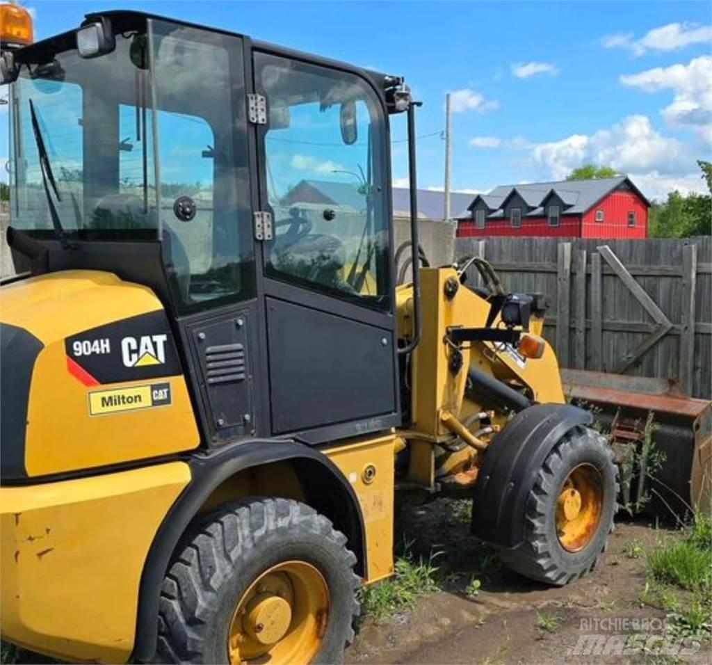 CAT 904H Gumikerekes homlokrakodók