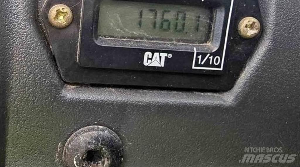 CAT 904H Gumikerekes homlokrakodók