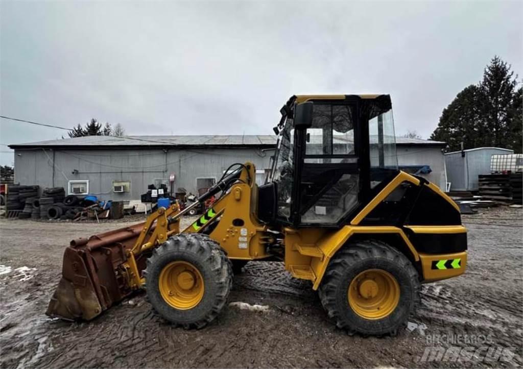 CAT 906 Gumikerekes homlokrakodók