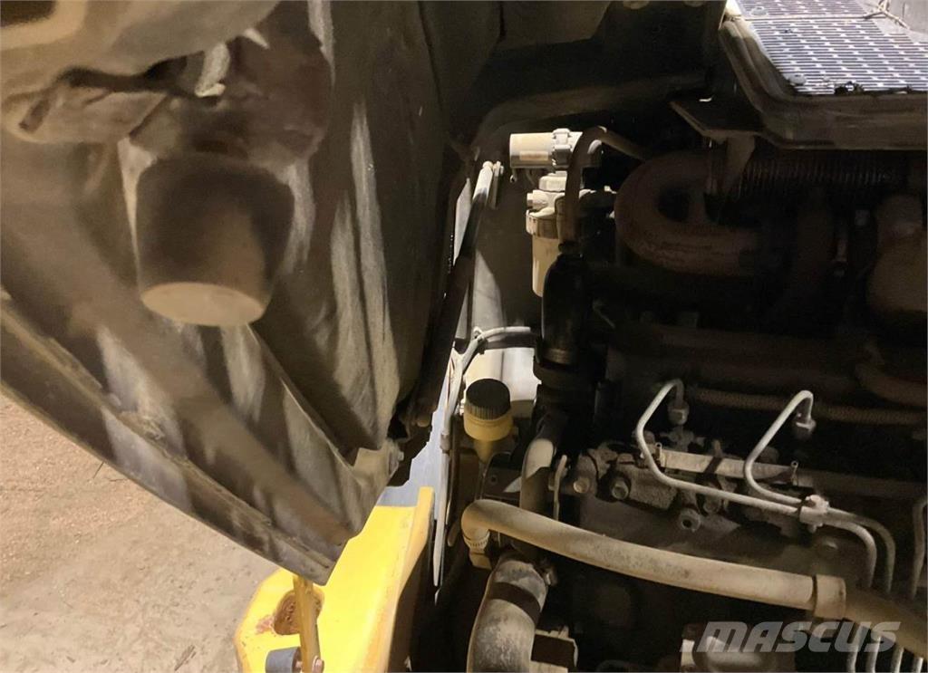 CAT 906H Gumikerekes homlokrakodók
