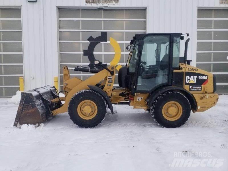 CAT 906M Gumikerekes homlokrakodók