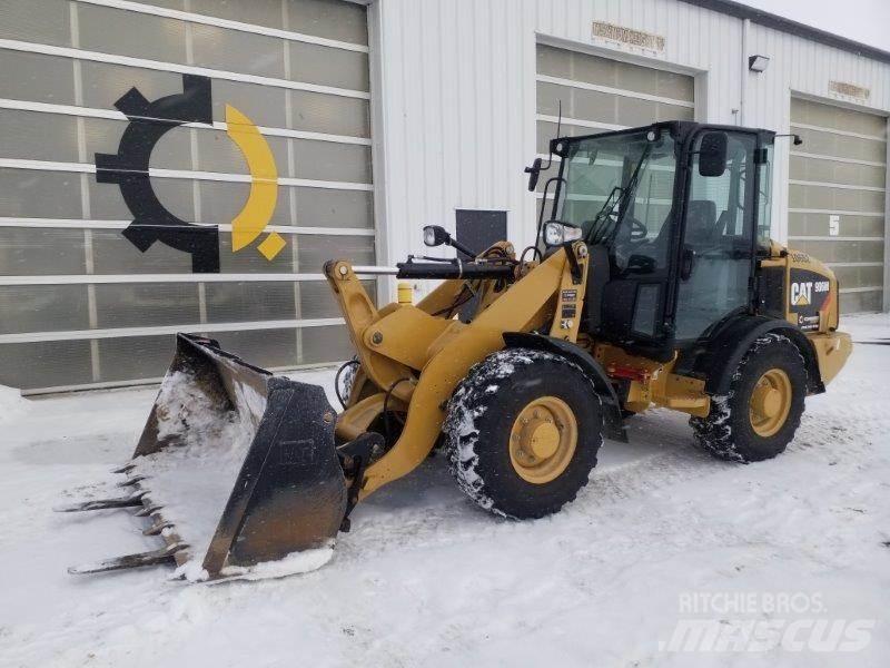 CAT 906M Gumikerekes homlokrakodók